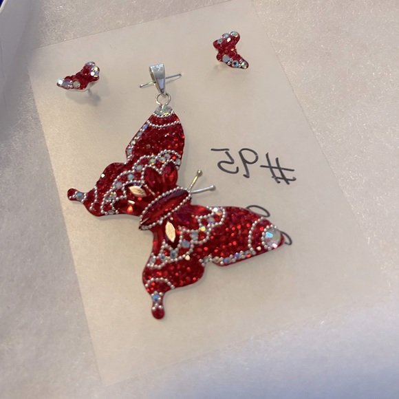 New red butterfly pendant - Picture 2 of 2